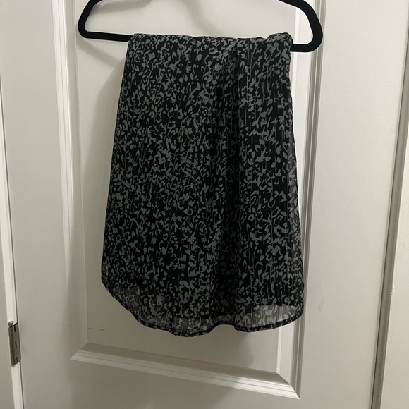 Jaclyn Smith Black and Gray skirt - Picture 3 of 4